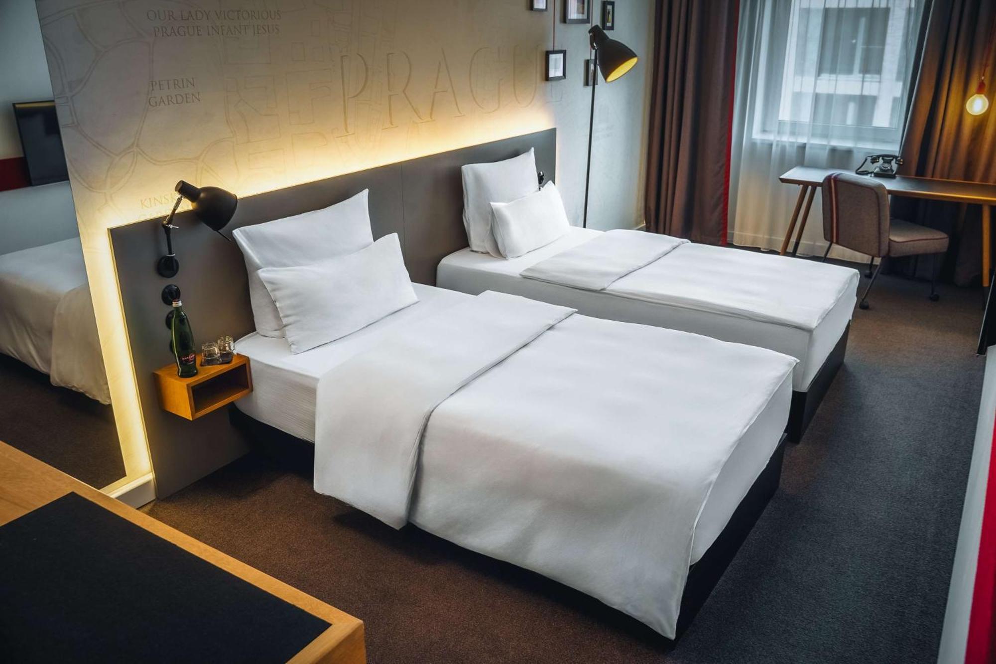 เพนตาโฮเต็ล ปราก Hotel ภายนอก รูปภาพ