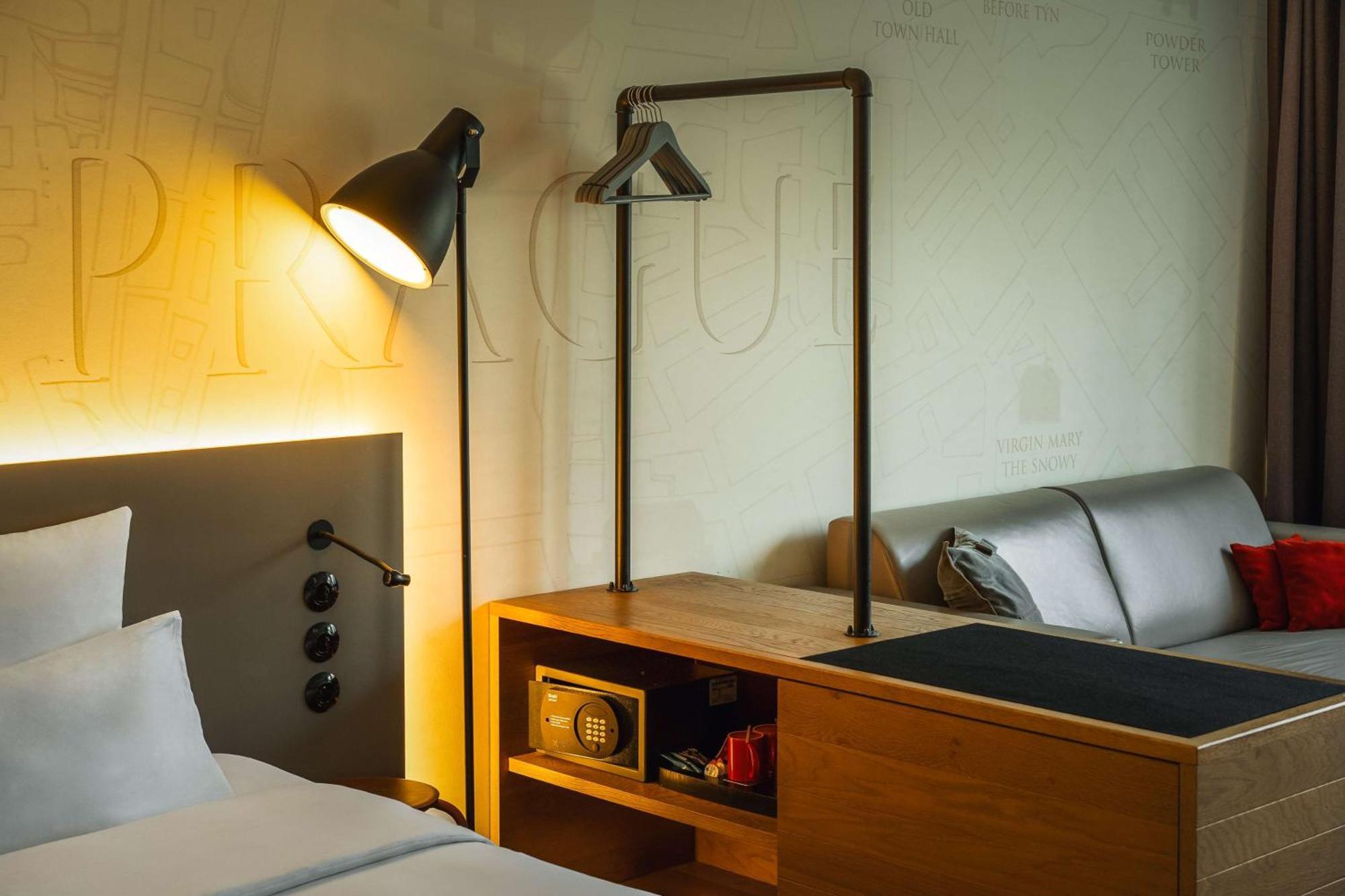 เพนตาโฮเต็ล ปราก Hotel ภายนอก รูปภาพ