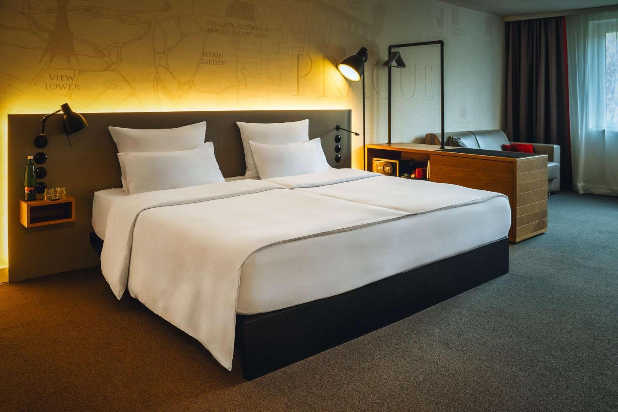 เพนตาโฮเต็ล ปราก Hotel ภายนอก รูปภาพ