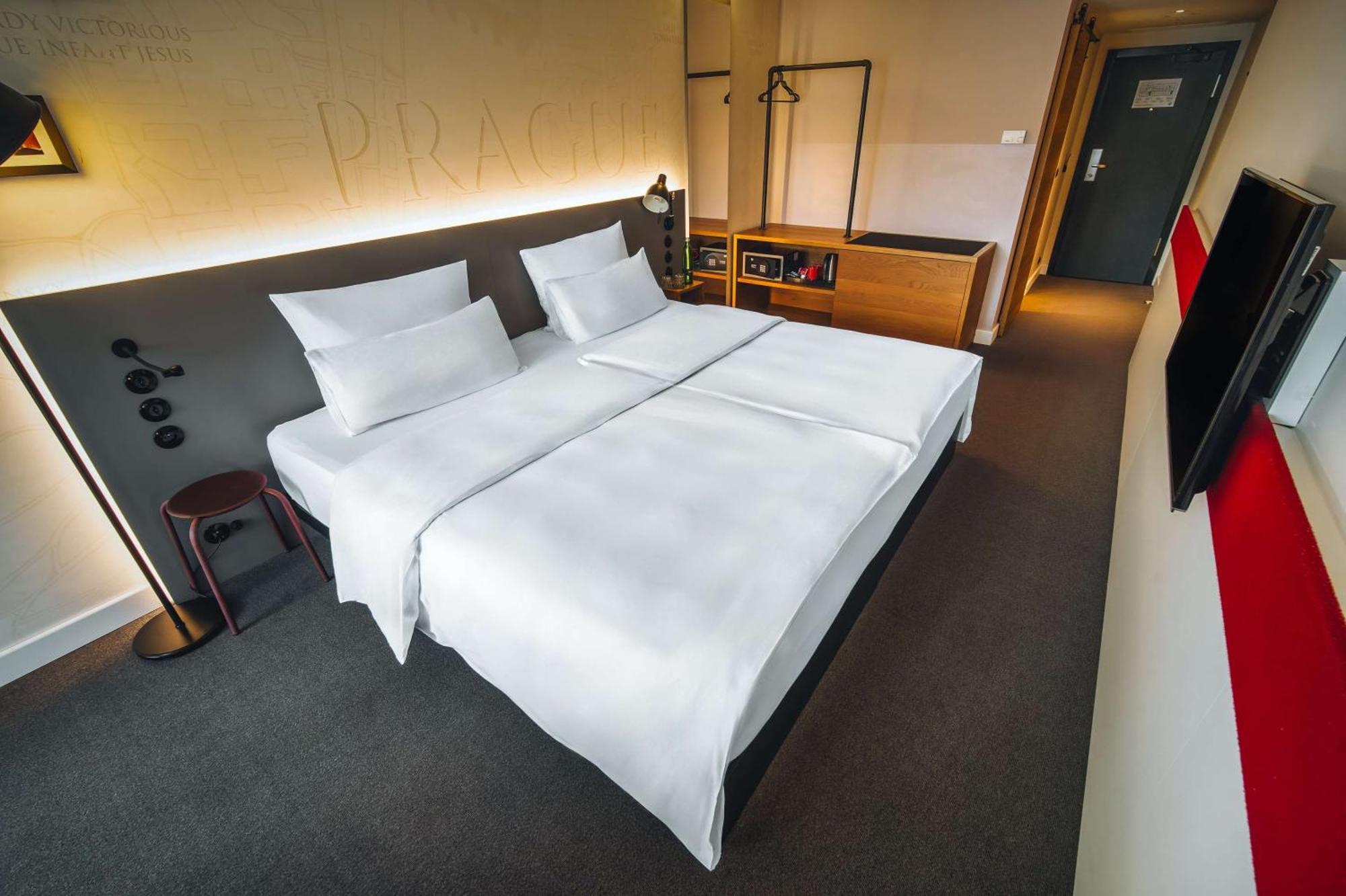 เพนตาโฮเต็ล ปราก Hotel ภายนอก รูปภาพ