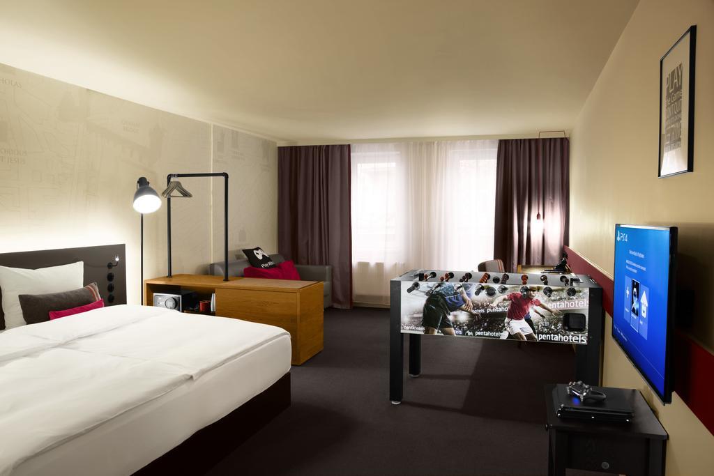 เพนตาโฮเต็ล ปราก Hotel ภายนอก รูปภาพ